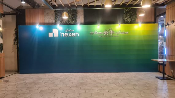 Jenis Material yang Digunakan dalam Pembuatan Backdrop